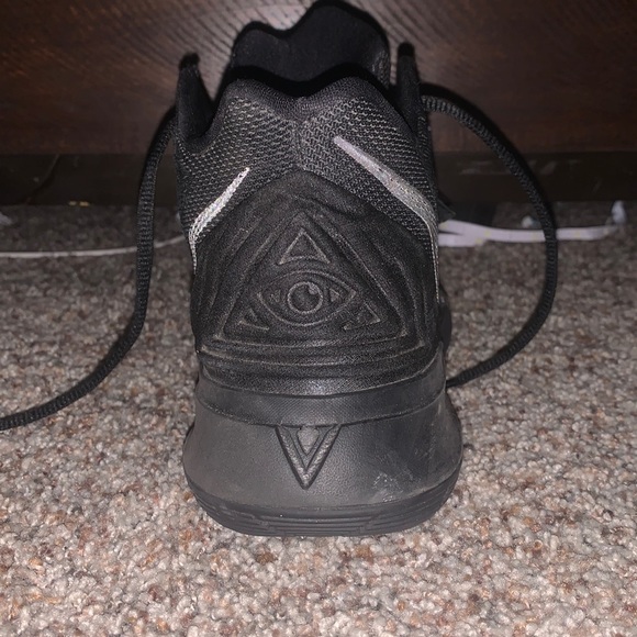 Nike Kyrie 5 Black Rainbow Soles - Picture 5 of 7